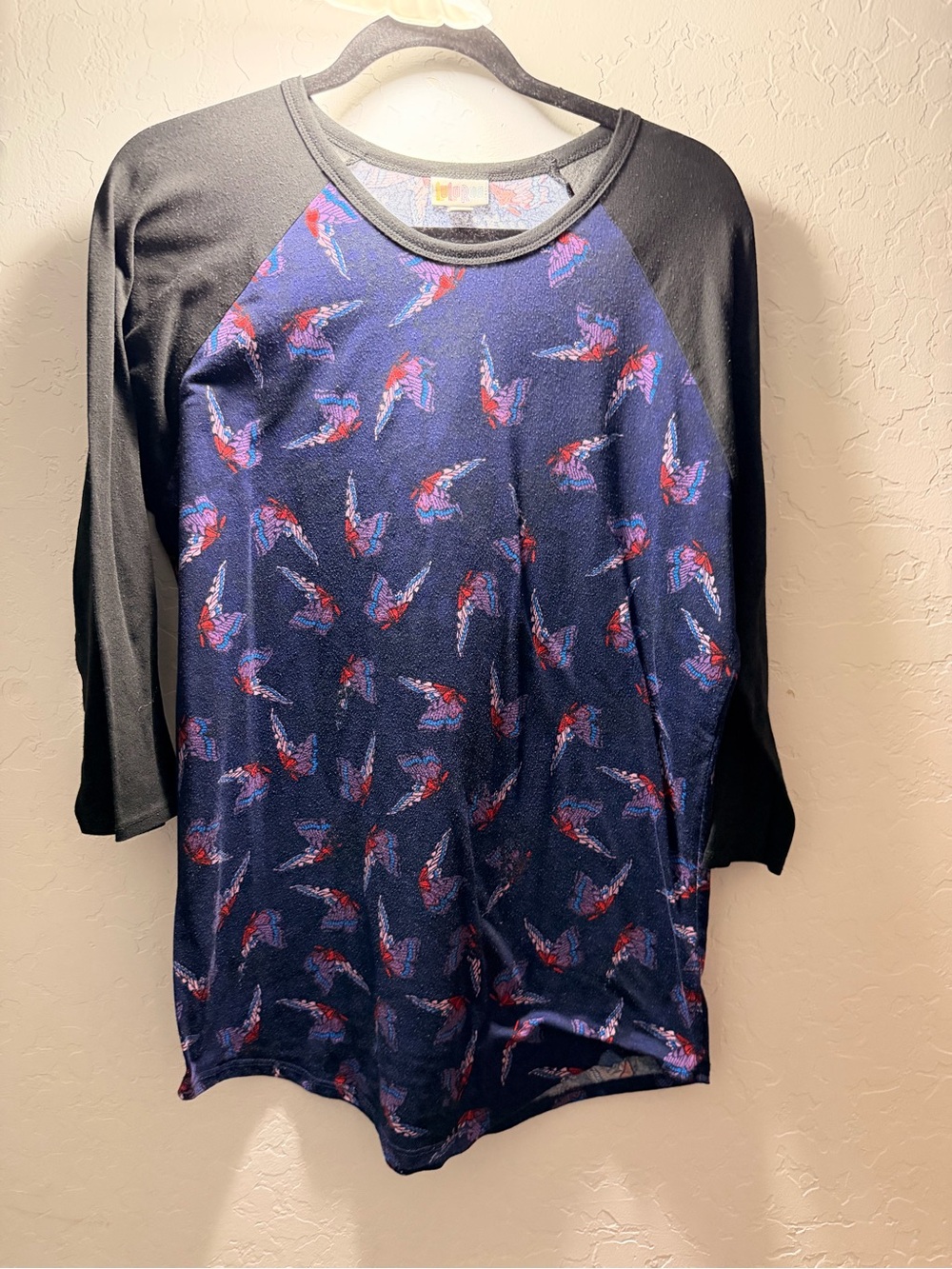 LuLaRoe Purple Raglan Tee with Red, Pink & Periwinkle Blue Butterfly Graphic